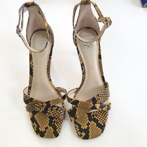 ✨Vince Camuto Retro Python Mustard/Black Sandal Heels, Sz7, NWT…